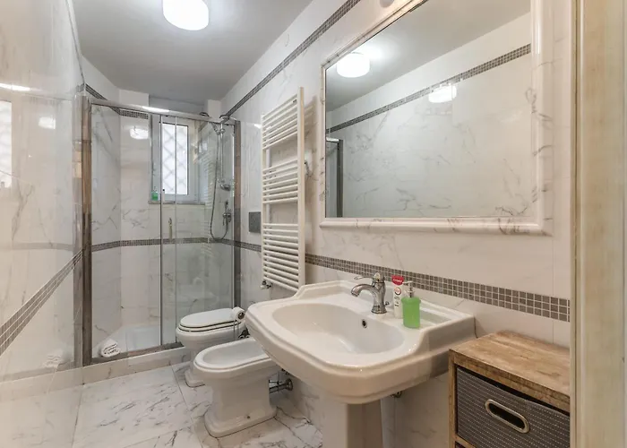 Montebello Apartments79 דירה